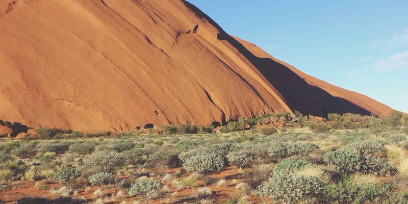 边缘计算网络架构设计：破解数据洪流与低延迟挑战的网络安全与电商策略